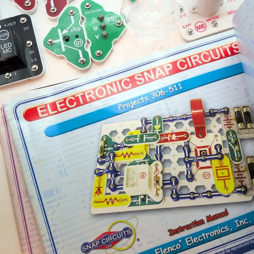 Snap Circuits Lot 60+ Replacement Parts & Multiple Manuals Electrical Education